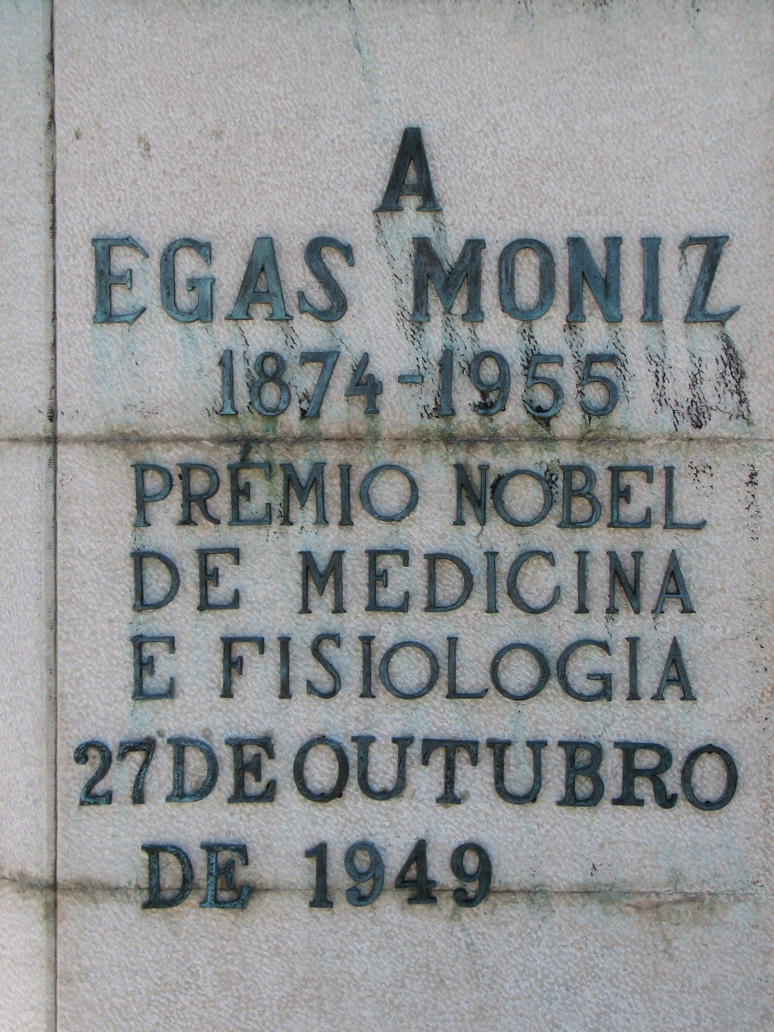 Antonio Egas Moniz's monument, Lisbon - 06.JPG